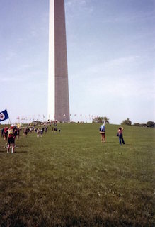 245.jpg--hikers to w-monument